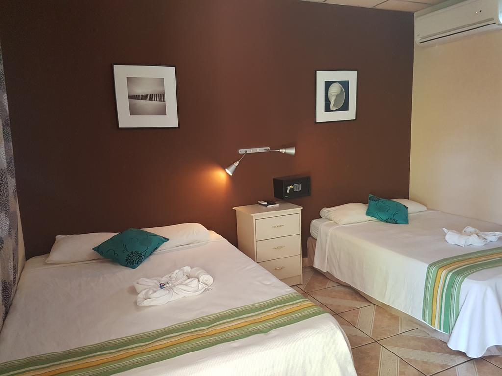 Hotel Miraflores El Cuco Bagian luar foto